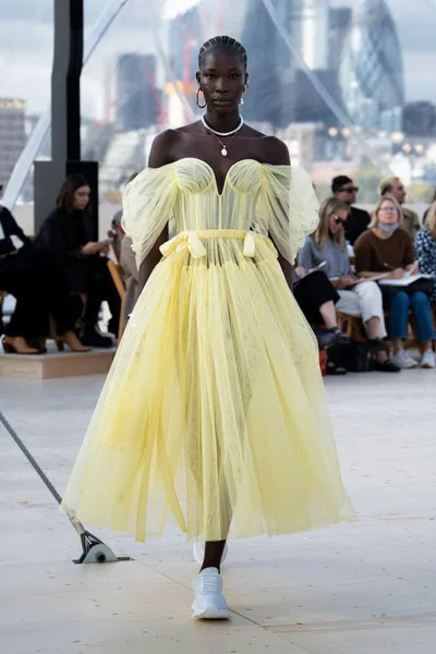 Look 11